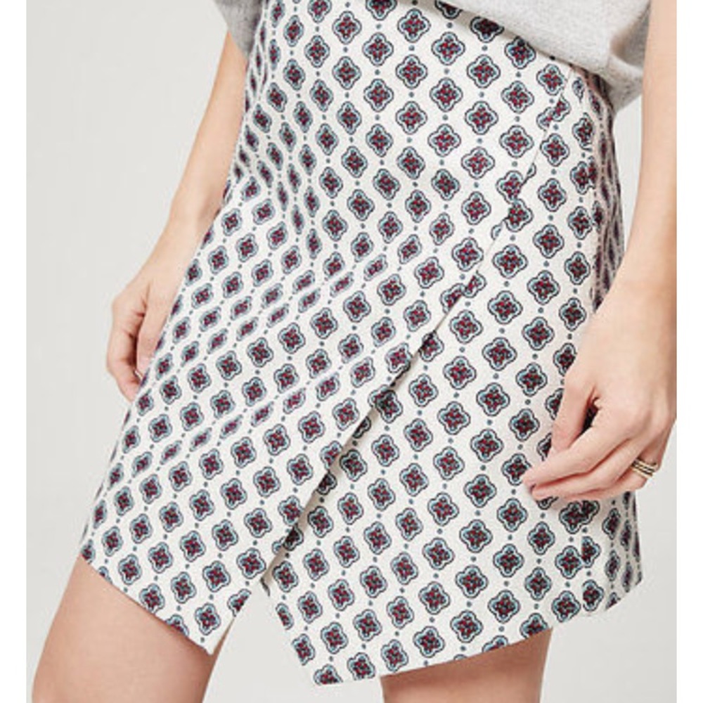 💠 Medallion Short Wrap Skirt 💠